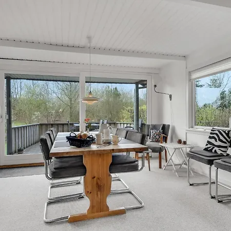 3 Bedroom Amazing In Farso Hvalpsund
