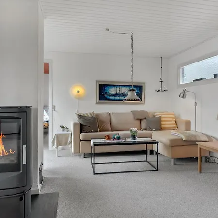 3 Bedroom Amazing In Farso * Hvalpsund